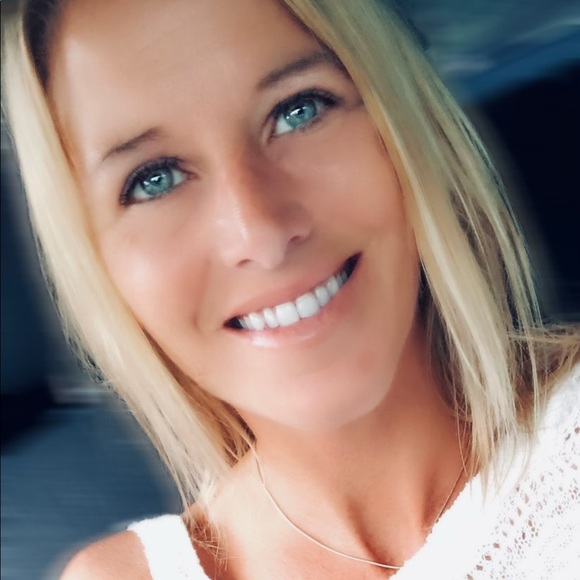 Meet your Posher, Julie - Picture 1 of 1